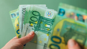 Обвиниха румънка в опит за кражба на 400 хиляди евро от българско чейндж бюро