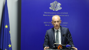 Народното събрание да регламентира обявяването на неучебни дни иска просветният министър