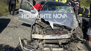 Един загинал и четирима ранени в челна катастрофа на пътя Бургас - Средец (СНИМКИ)